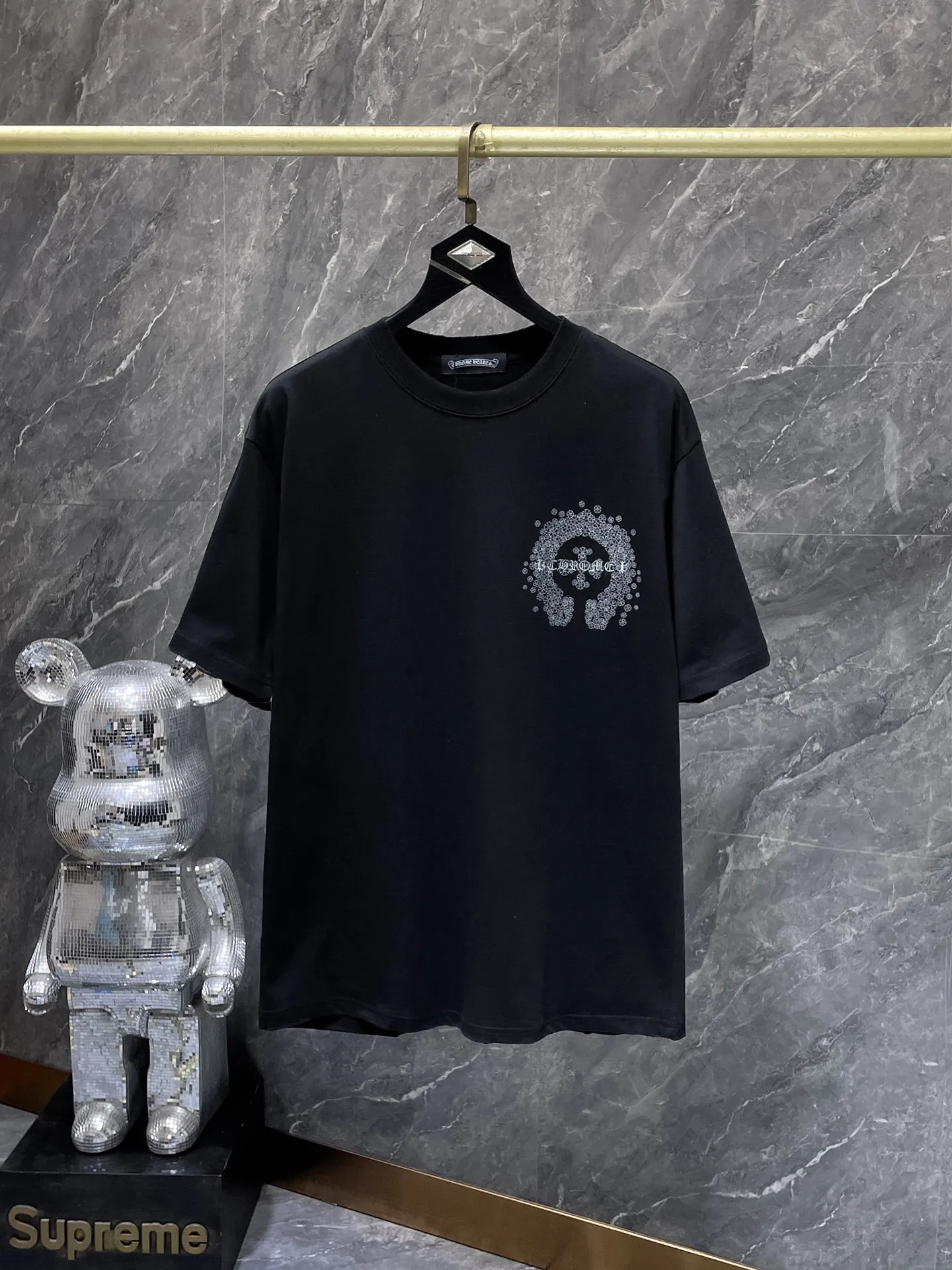 P180 New for summer Chrome Hearts 25ss frayed version, high weight, environmentally friendly, high-quality top-grade fabric, 280g Cromat hoof Sanskrit cross embroidery, hand-painted short sleeves, vacuum embroidery method! Heavy embroidery! ! ! Tens of thousands of needles! ! Counter synchronization 1:1 replica version Recommended colors: black white gray code size: S, M, L, XL